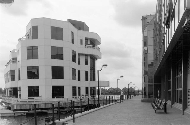 Greenwich View Place, Millwall Inner Dock, Crossharbour, Isle of Dogs, Tower Hamlets, 1994, 94-8v-54