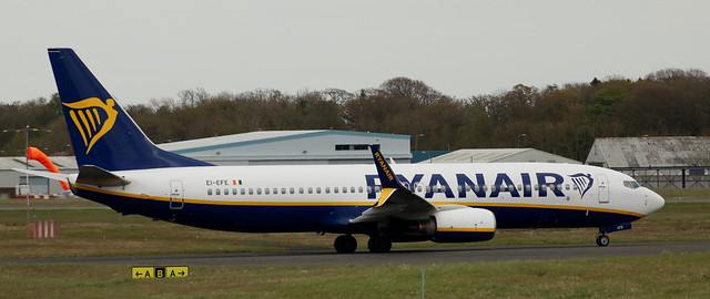 Boeing 737: 37533 EI-EFE 737-8AS(WL) Ryanair Newcastle Airport