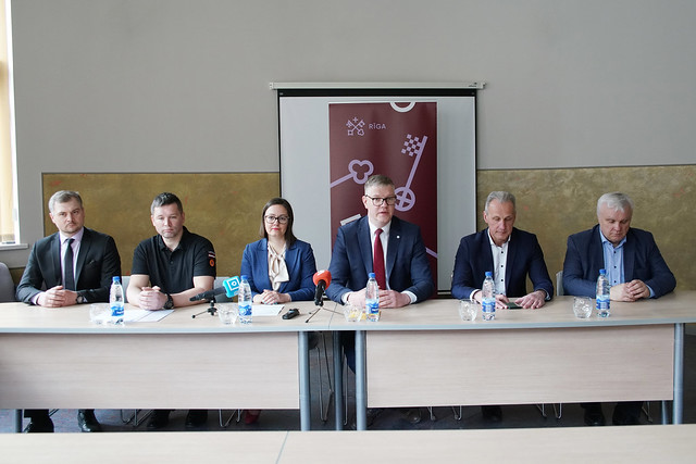 Rīgas 49. vidusskolā preses konferencē informē par pagrabu pielāgošanu droša patvēruma veidošanai | 24.04.2024.