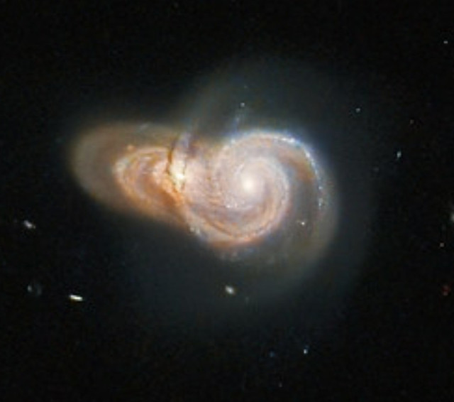Galaxies spirales SDSS J115331 et LEDA 2073461 (Hubble)