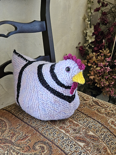 Linda (lmcnorton) knit this Emotional Support Chicken™ by Annette Corsino.