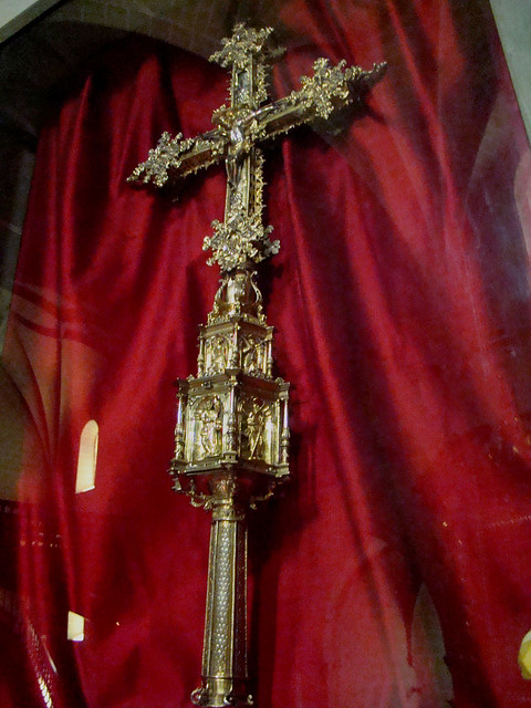 cruz procesional retablo capilla interior Iglesia de la Asunción Sallent de Gallego Huesca 35