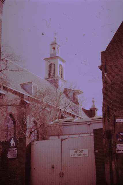 Dia - C. Smits - RK Kerk vanuit de Oude Lombardstraat, uitrit 01-06-1980