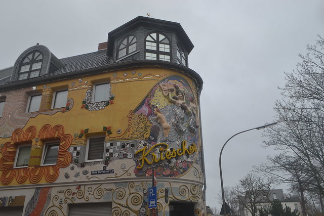 Auffällige Hausfassade in Köln-Nippes, Teil eines Fotografie-Spaziergangs (145FJAKA_9942)