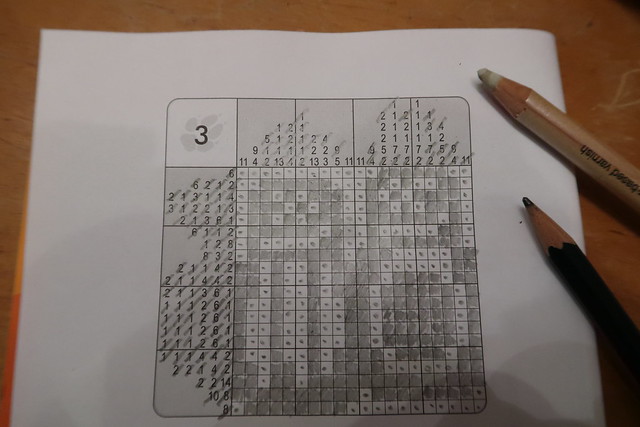 Drittes Rätsel im Heft mit japanischen Nonogramme Rätseln gelöst