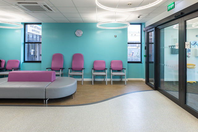 East Suffolk and North Essex NHS Foundation Trust (Ipswich Hospital)_Altro Wood adhesive-free_01