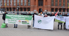 25.04.2024: Protestaktion vor dem Roten Rathaus: Kein Wald ins Kraftwerk