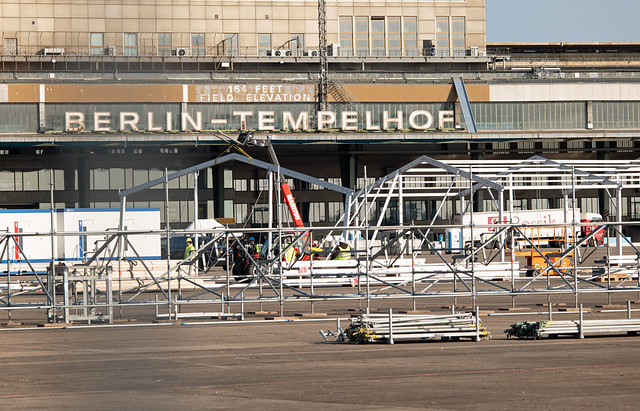 Berlin Flughafen Tempelhof 23.4.2024 Aufbau der Formel E Rennstrecke