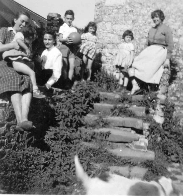 19530700_Enfants escalier Comterie