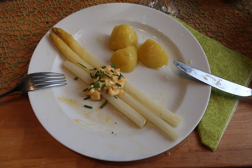 Backofen-Spargel mit Bozner Soße und Salzkartoffeln (kleiner Nachschlag)