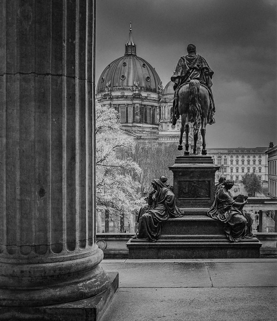 Berliner Dom Viewed From Alte Nationalgalerie )Berlin, Germany. Gustavo Thomas © 2024)