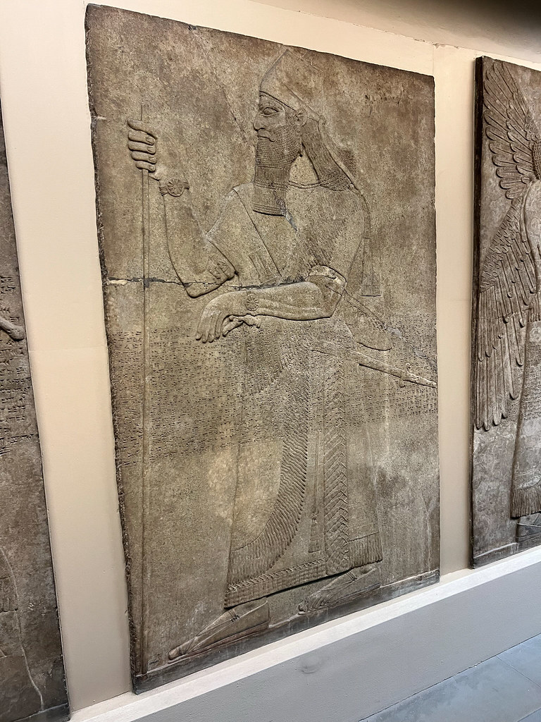 Assyrian king and cunifomr text