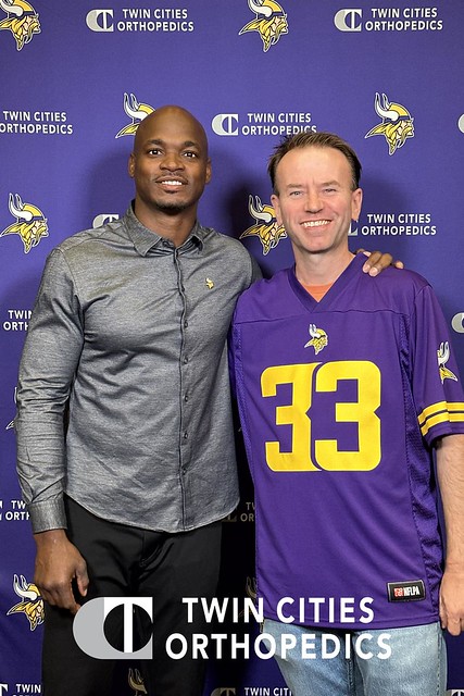 4/25/2024 #AdrianPeterson #Minnesota #Vikings #MNVikings #SKOL #USBankStadium #NothingIsEverTotallySoldOut #MVC #Football #Sportball   I lucked out cause Adrian Peterson doing free photos with people at the Minnesota Vikings Draft Party.