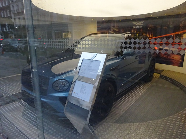 Bentley @ Ferrari / Bentley dealership London
