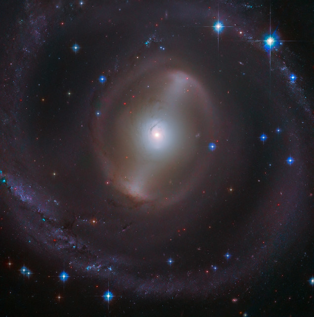 Hubble Spots a Magnificent Barred Galaxy