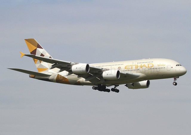 Etihad                                              Airbus A380                                      A6-APA