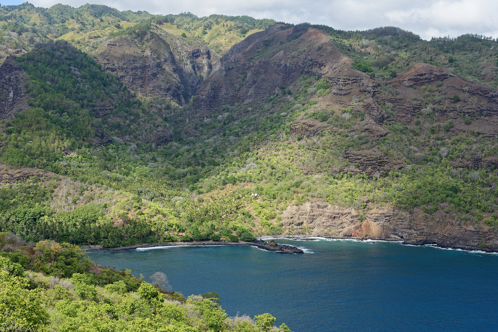La côte nord de l'île de Hiva Oa