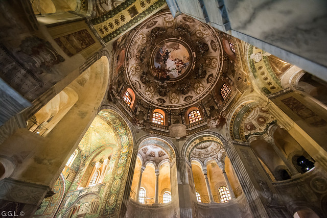 Basilica di San Vitale. Ravenna. Mosaici in pietre semipreziose.