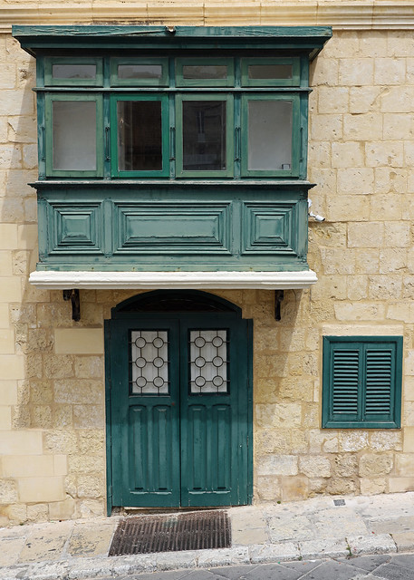 Maltese balcony & door_Valletta_Malta_(IMG_8174a)