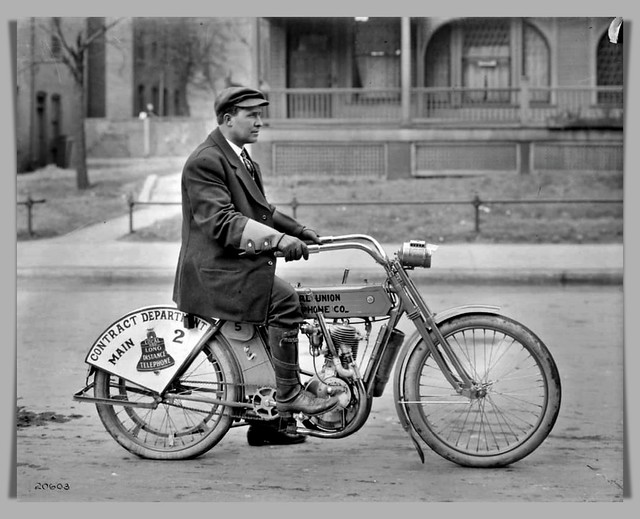 Harley Davidson (1910).