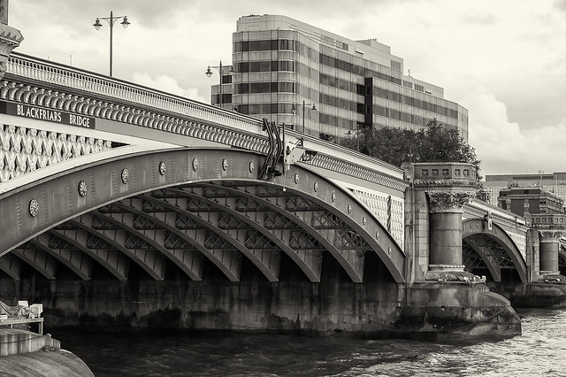 London, river Thames. Blackfriars (road) bridge from 1869.
