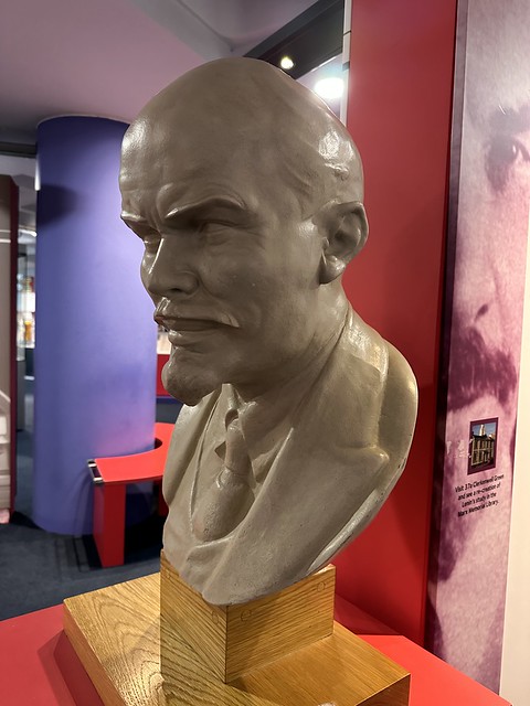 Lenin bust