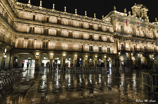 Noche lluviosa en la Plaza Mayor (Salamanca)