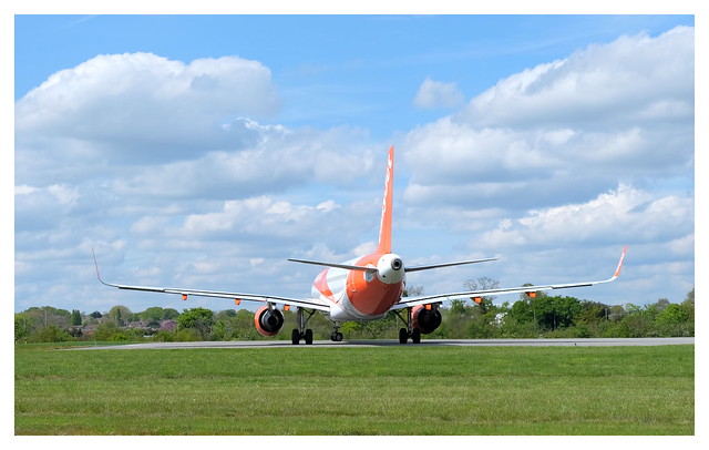 Easyjet Airbus A320 departing SEN for PML