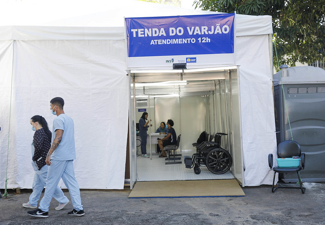 27/04/2024 - Tenda de acolhimento para pacientes com dengue é inaugurada no Varjão