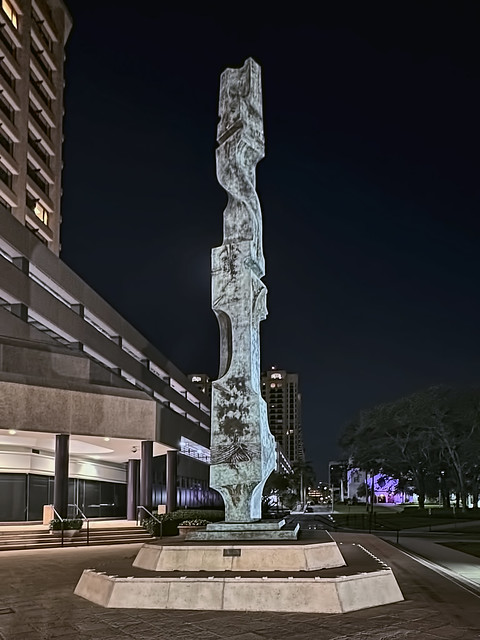 Infinity Sculpture, 777 South Flagler Drive, City of West Palm Beach, Palm Beach County, Florida, USA / Built: 1988 / Medium: Sculpture: Bronze / Base: Metal and Cement / Topic: Abstract-Geometric / Cast and Enlarged by: Montoya Art Studios