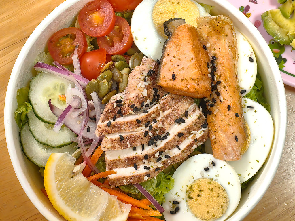 燉雞肉和三文魚沙拉加水煮蛋 Combo Chicken and Salmon Salad Add-on 1 Boiled Egg rm$17+rm$1 @ The Real Foods in 快樂城美食茶餐室 Restoran Happy Town SS15
