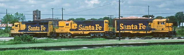 Santa Fe engines at Temple.Tx