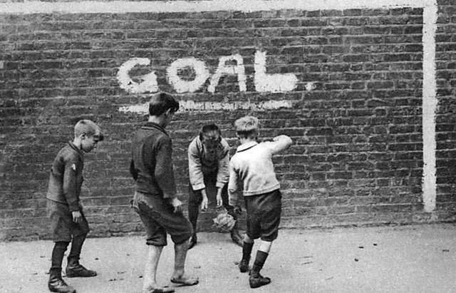 Football 021 - The Wall - c.1926