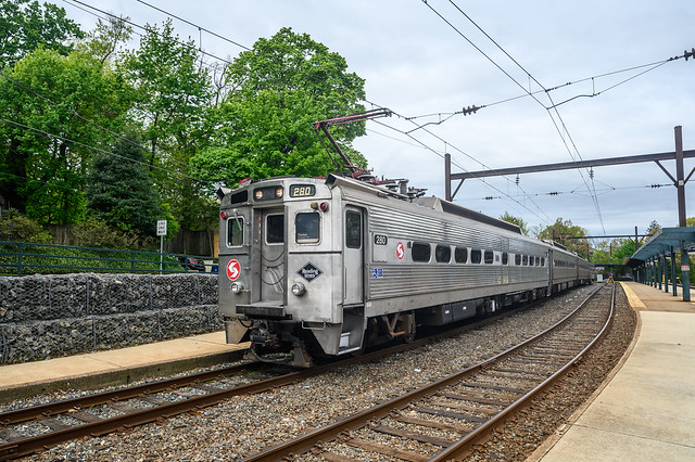 SEPTA Silverliner IV MU 280 with the Reading Scheme at Chestnut Hill East