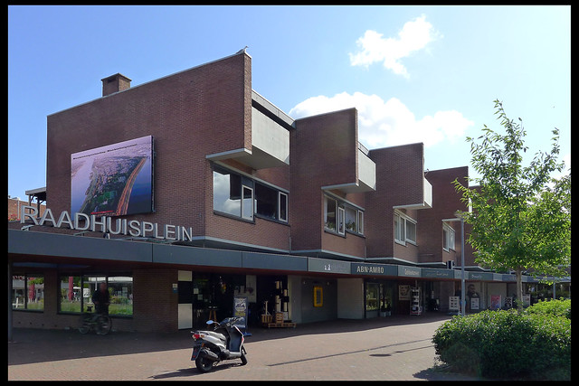 rozenburg woonwinkelgebouw raadhuisplein 01 1970 (raadhuispln)