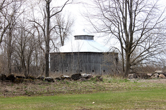 Round barn in Township of Champlain