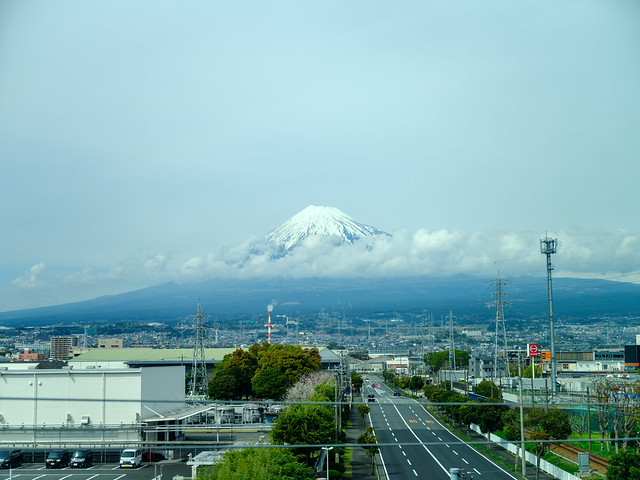 mt.fuji-viewes-from-the-window-of-shinkansen_060424