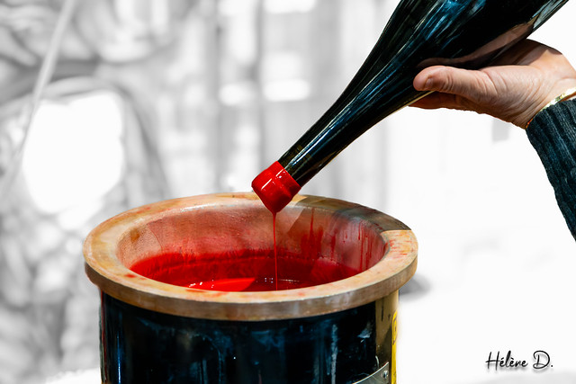 Wine bottling: addition of wax