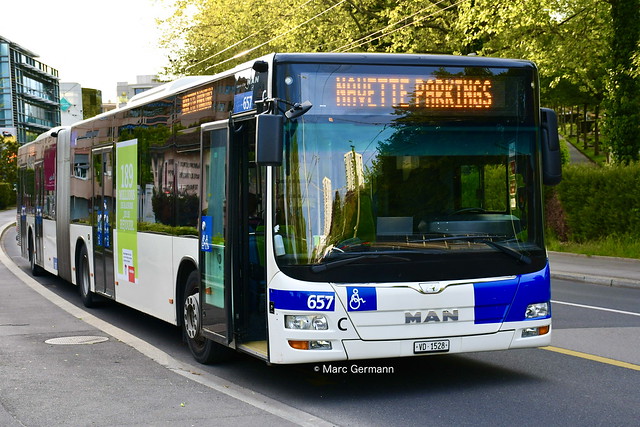 Autobus articulé MAN Lion's City n°657 en service sur la ligne 83. © Marc Germann