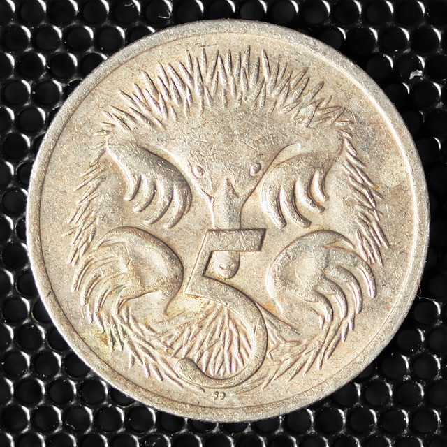 Australia 1968 5 Cents Queen Elizabeth II Echidna