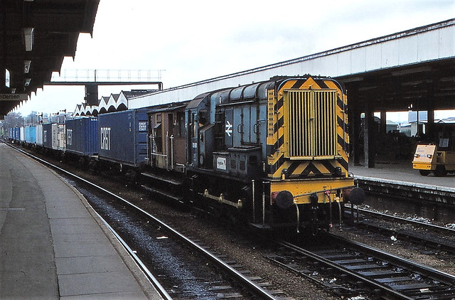 Classic 1980's freight, with the shunting pole on the front, battery operated buggey on the platform & semaphore signals in the background!!! 08661 Ipswich 090583 (trip to Griffin Wharf)