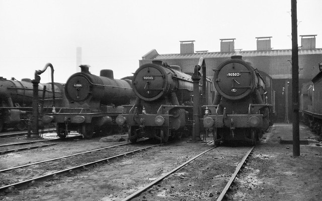O4 BR 63804, WD/8 BR 90085 and WD/8 BR 90502 at Staveley (GC) MPD c1958