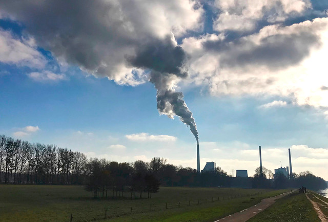 Wolkenfabrik am Rhein ;-)