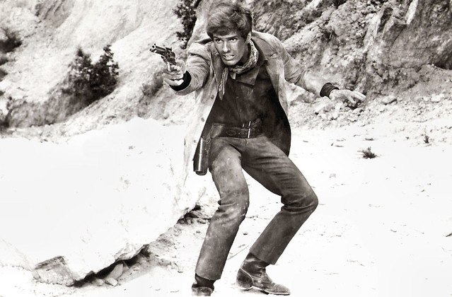 Giuliano Gemma in Per pochi dollari ancora, 1966