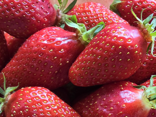 Season fruits : strawberries (HMM)