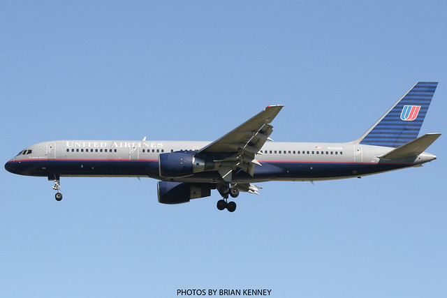 UNITED AIRLINES 757-222
