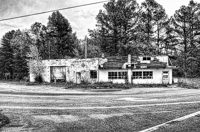 Lost Gas Station bwLost Gas Station (bw)