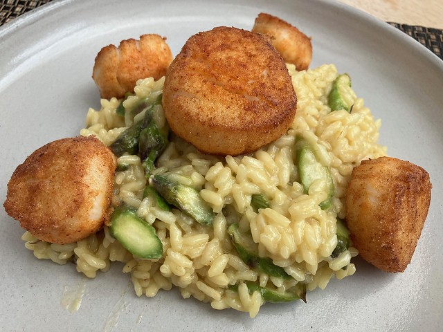 Scallops with asparagus risotto