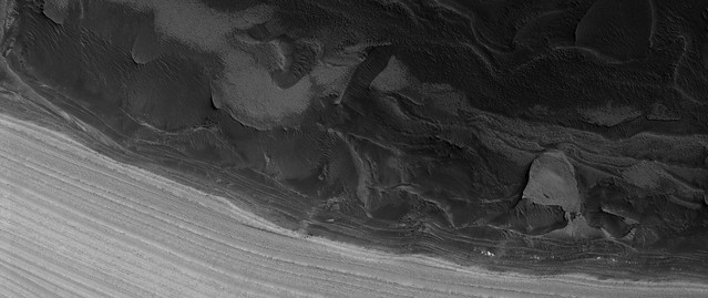 Ice Block Avalanche on Mars