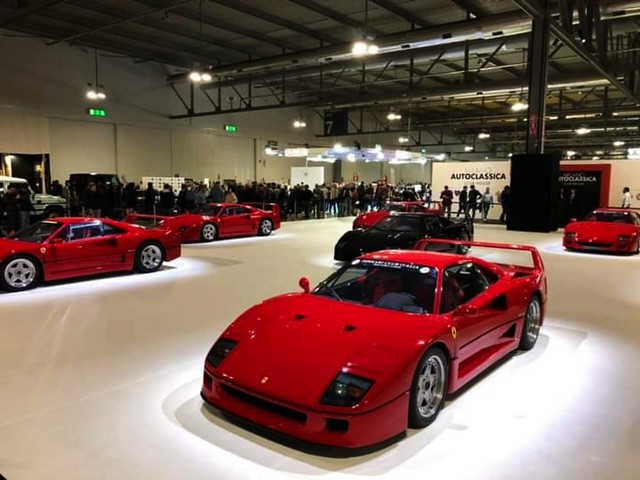 Six Ferrari F40